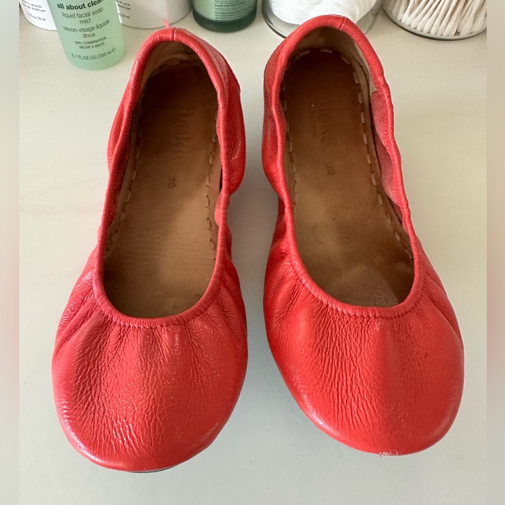 Poppy Tieks Size 10